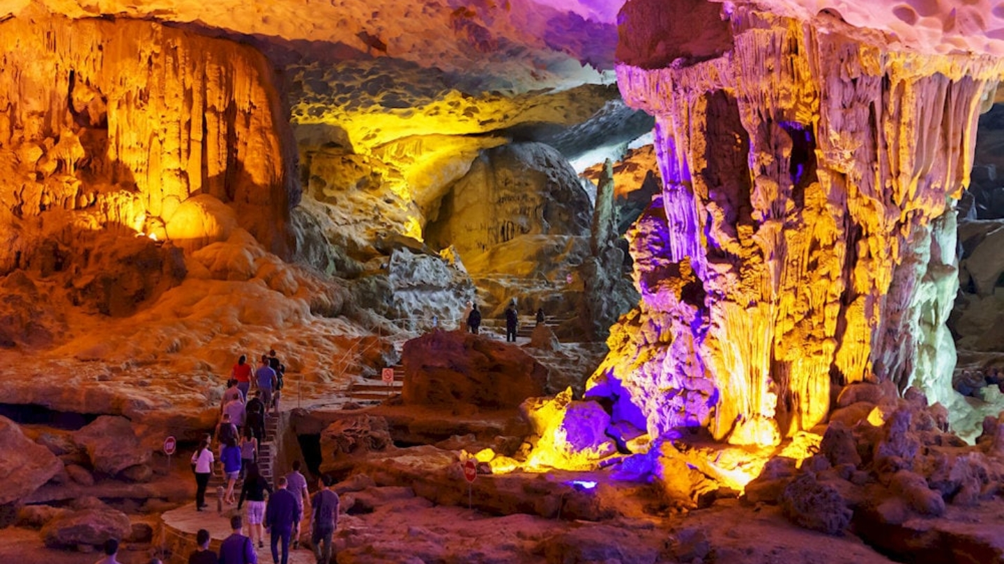 Visita alla grotta della Sung Sot