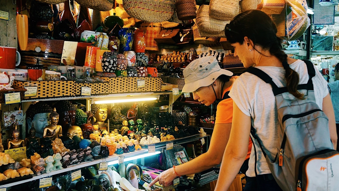 Shopping in mercato di Ben Thanh 