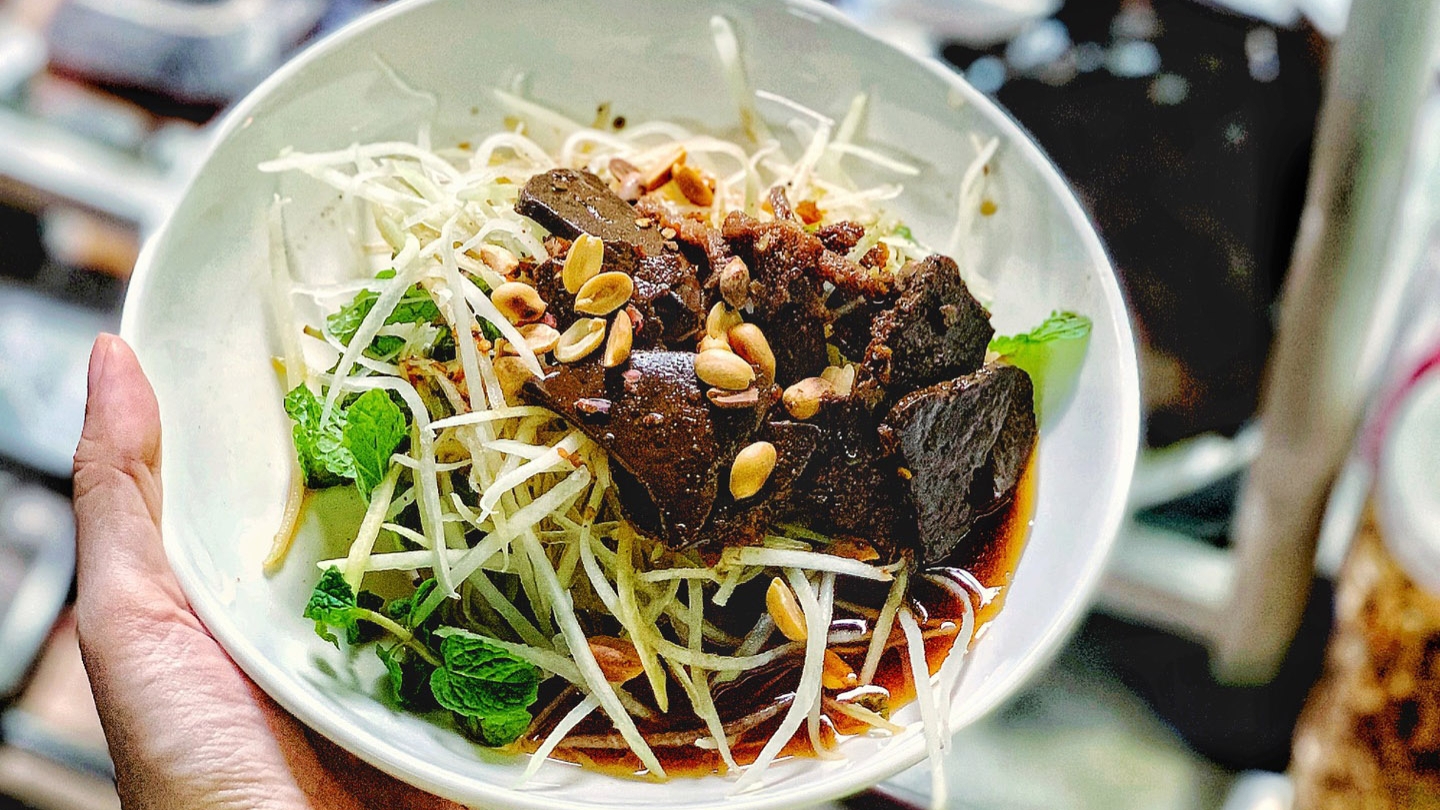 Il gỏi khô bò