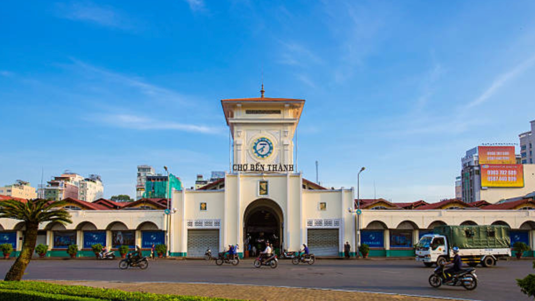 Mercato di Ben Thanh vivace centro commerciale tradizionale.