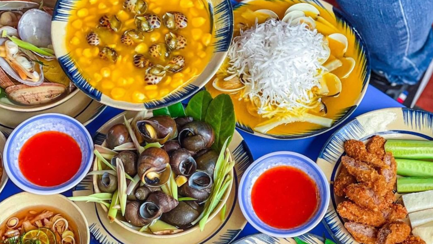 Goditi frutti di mare e lumache da Ốc Bông