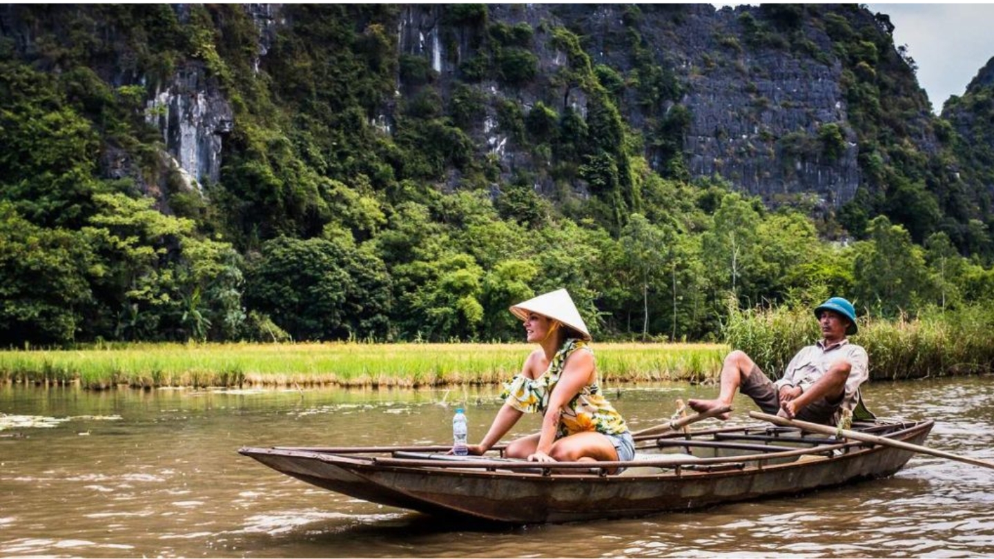 Una tranquilla gita in barca sulle acque tranquille di Ninh Binh 1 giorno