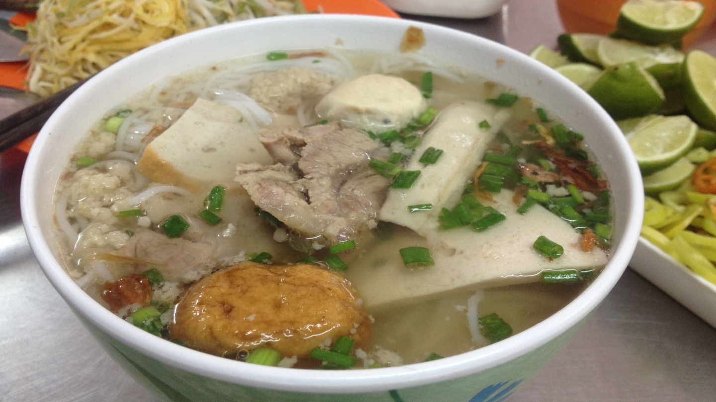 Mangiare bene a Ninh Binh con zuppa di noodle con polpette
