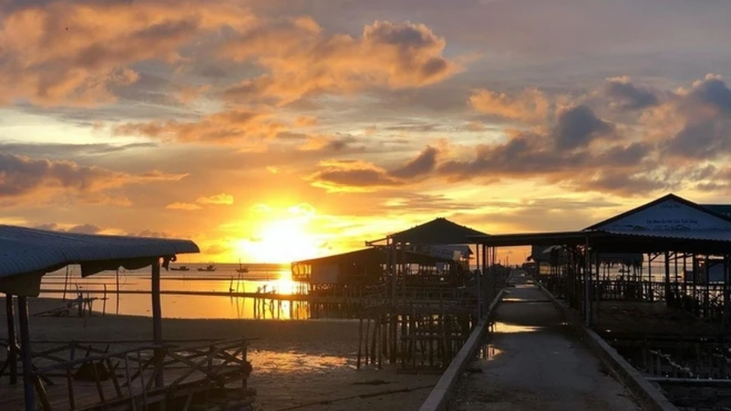 Ammirare l’alba nel viaggio di pescatori 