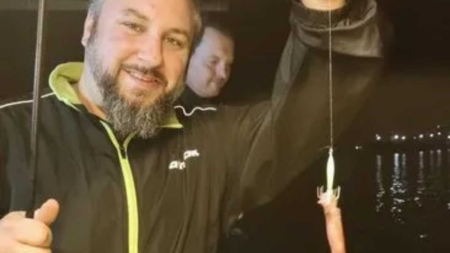 L'esperienza della pesca notturna ai calamari con i pescatori locali 