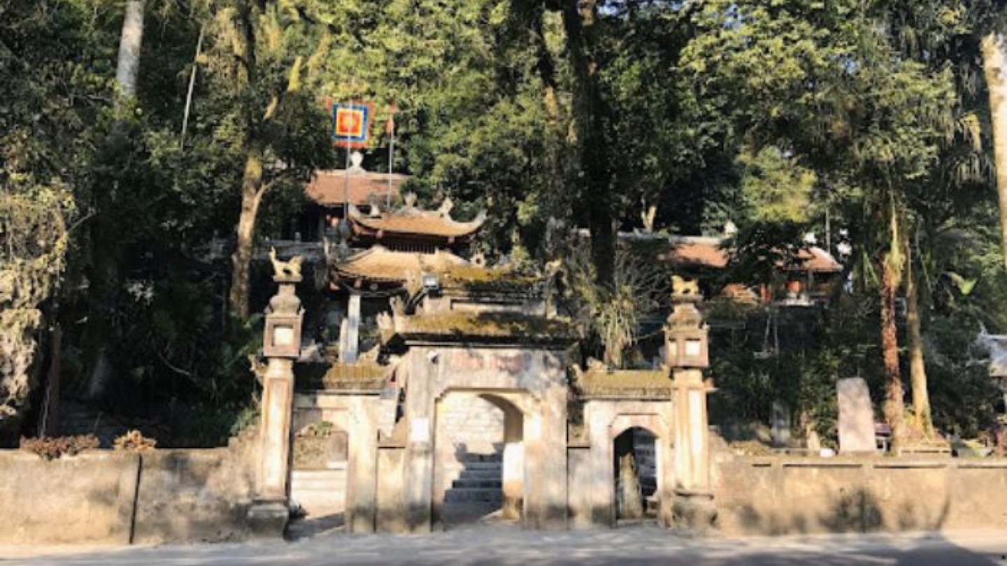 Atmosfera spirituale al Tempio di Duom immerso nella natura