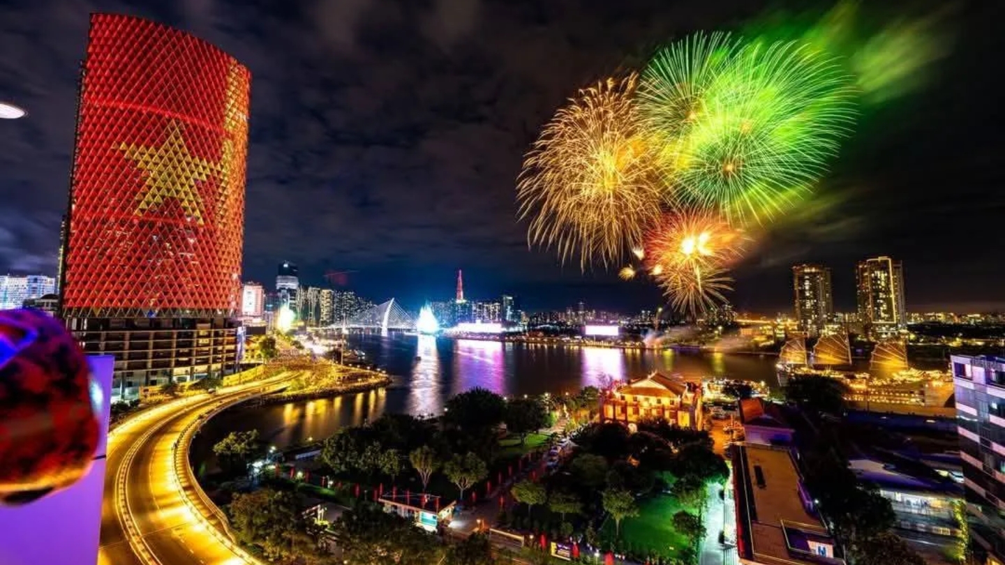 Guarda i fuochi d'artificio a Capodanno