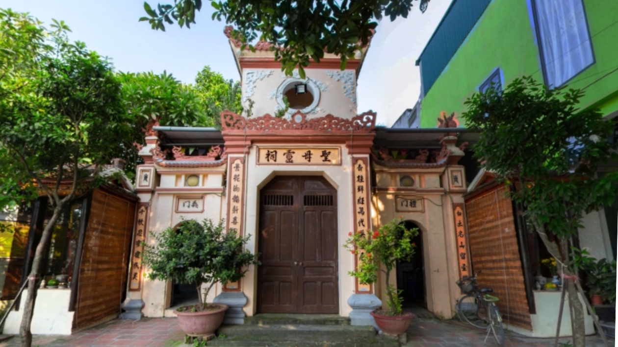 Ingresso del tempio sacro nel villaggio artigianale