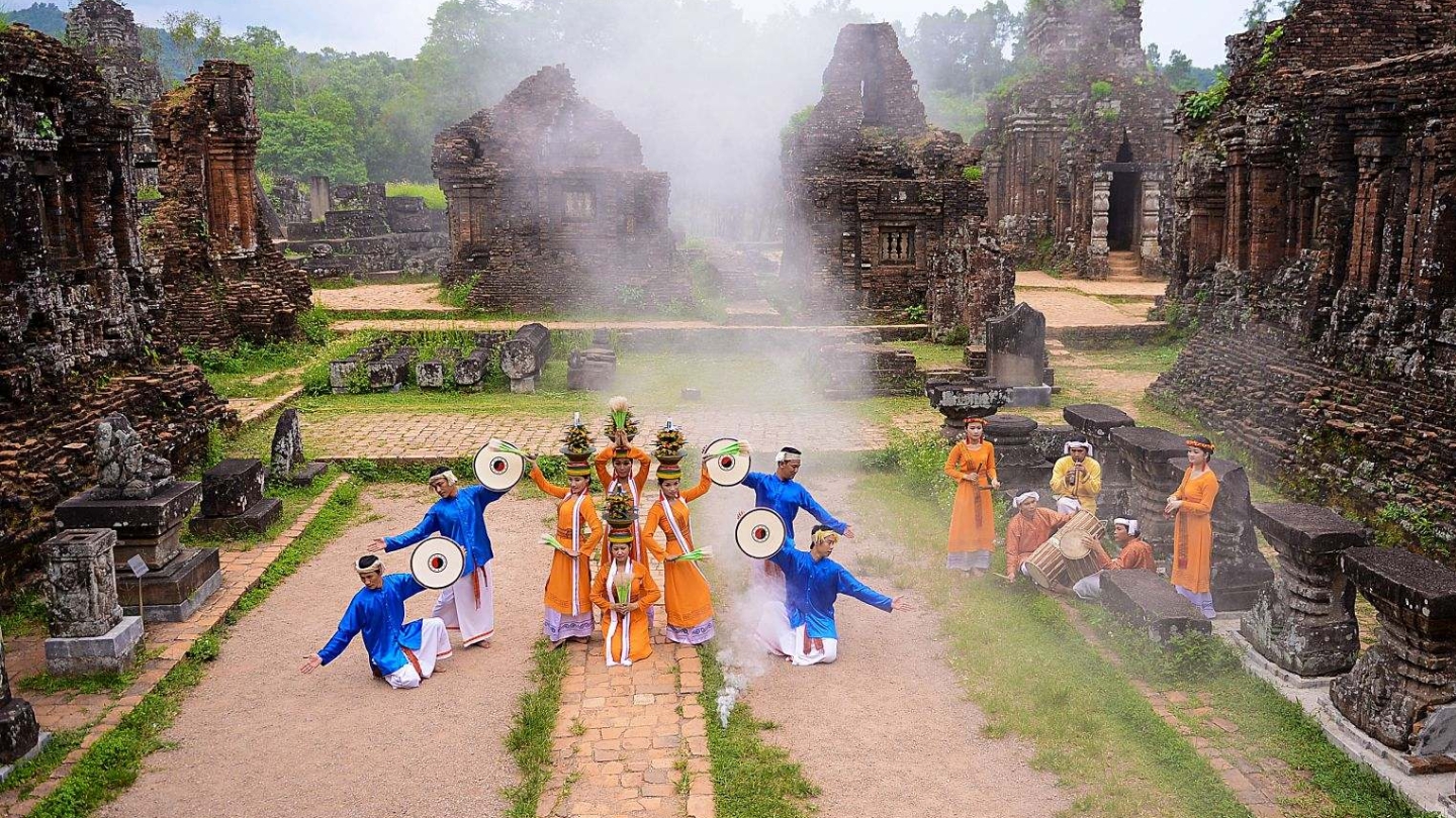 Trascorri una giornata esplorando il santuario di My Son nel Vietnam centrale 7 giorni.