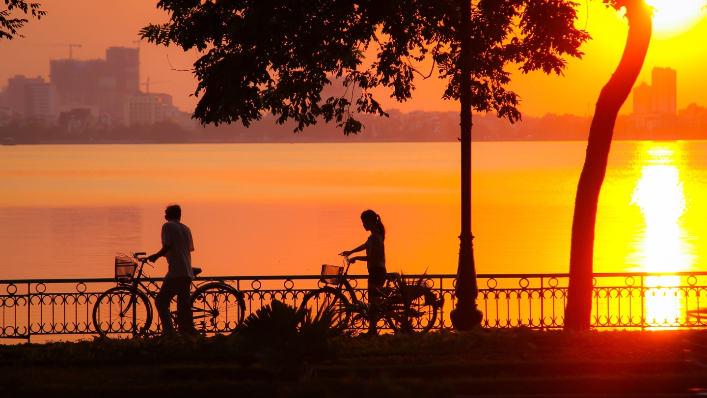 Non dimenticate di fare una passeggiata intorno al Lago dell'Ovest ad Hanoi
