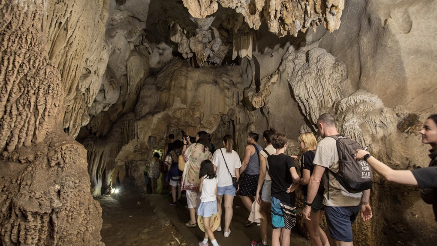 Scopri la grotta Sung Sot