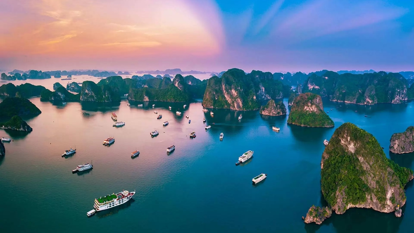 Scopri la bellezza della baia di Halong