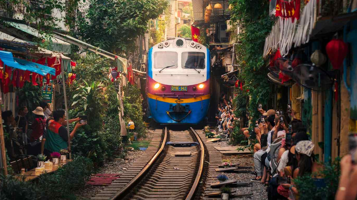 Hanoi Train Street - una tappa imperdibile in Vietnam