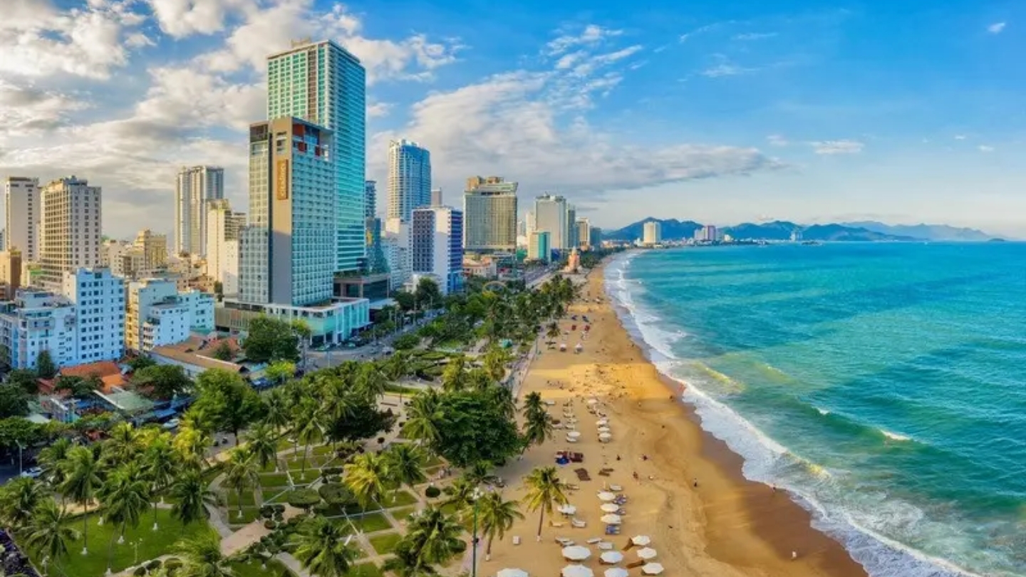 Rilassatevi sulla spiaggia di Nha Trang.