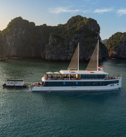 Crociera di lusso di un giorno JadeSails nella Baia di Halong 