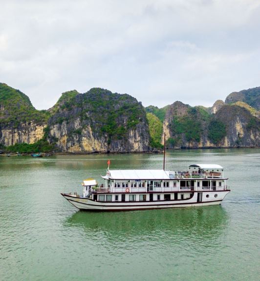 Crociera Cozy Bay nella Baia di Halong