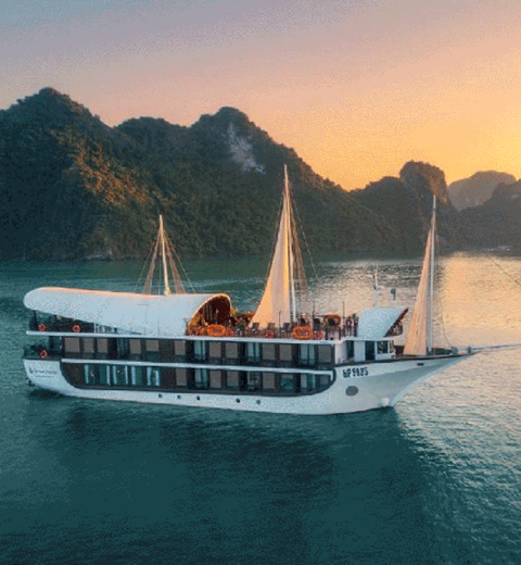 Crociera Indochina Sails 5 stelle nella Baia di Halong