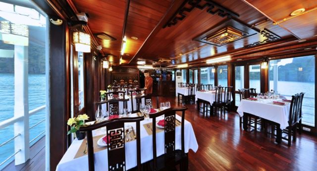 Ristorante elegante con decorazioni particolari