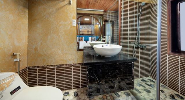 Bagno con servizi moderni