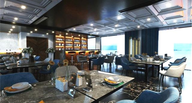 Ristorante di lusso sulla barca