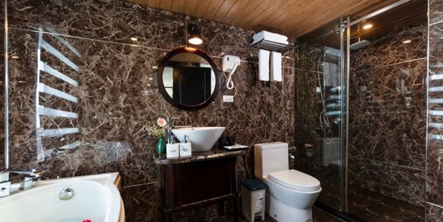 Rilassati con un bagno moderno