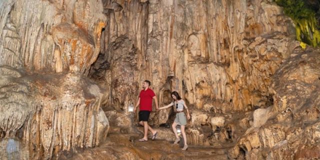 Magnifica bellezza della grotta di Sung Sot