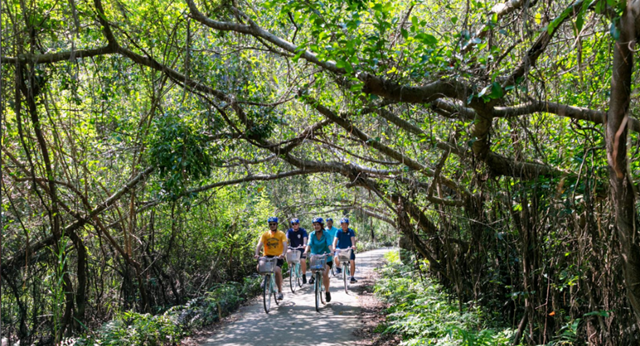 In bicicletta verso il villaggio di Viet Hai