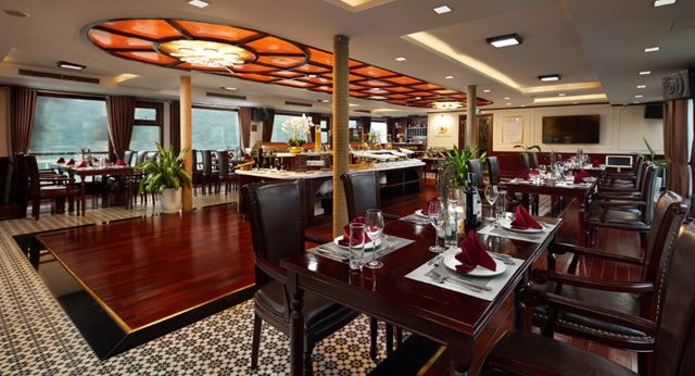  Lussuosa sala da pranzo con piscina