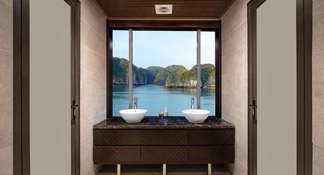Bagno con vista sulloceano