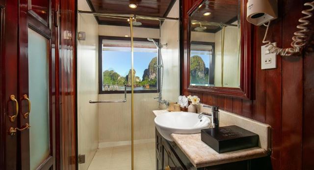 Bagno dotato di comfort moderni