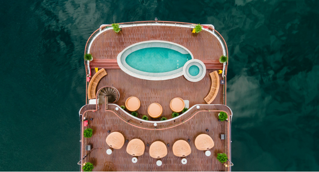 Piscina sulla barca