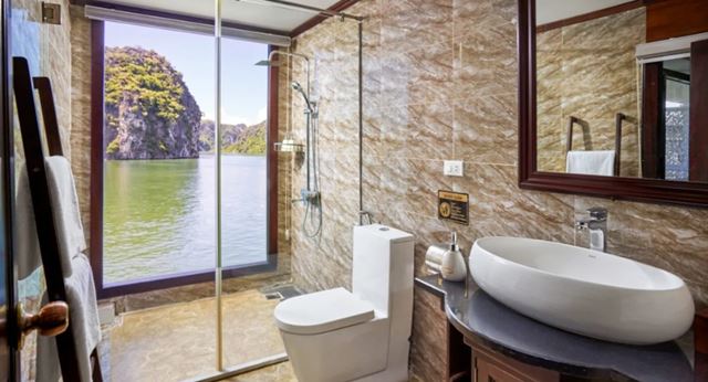Bagno con servizi completi