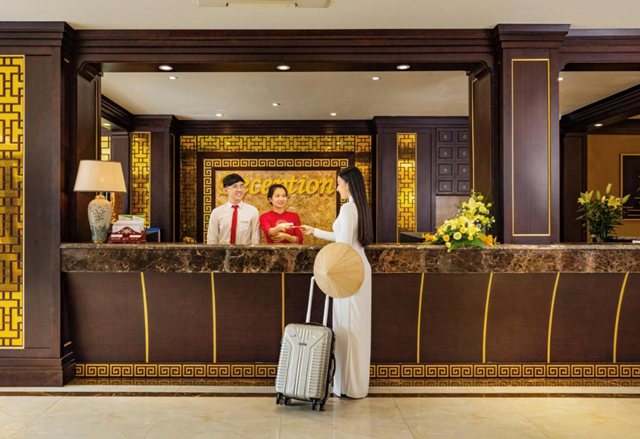 Thanh Lich Hotel in Hue (piscina)
