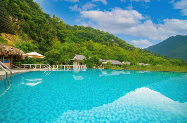 Mai Chau Mountain View resort (Piscina)