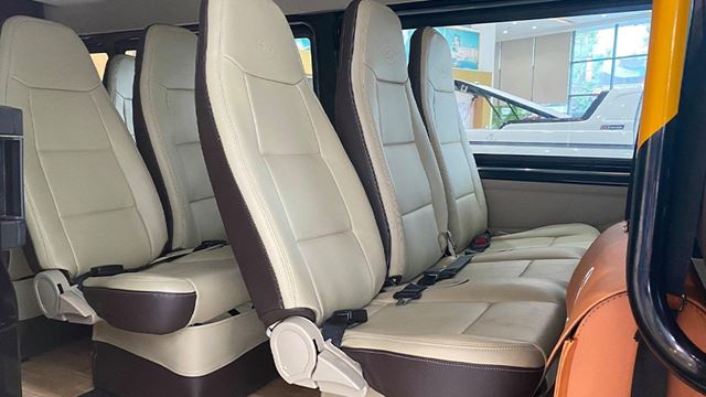 Auto a 16 posti (interno_3)