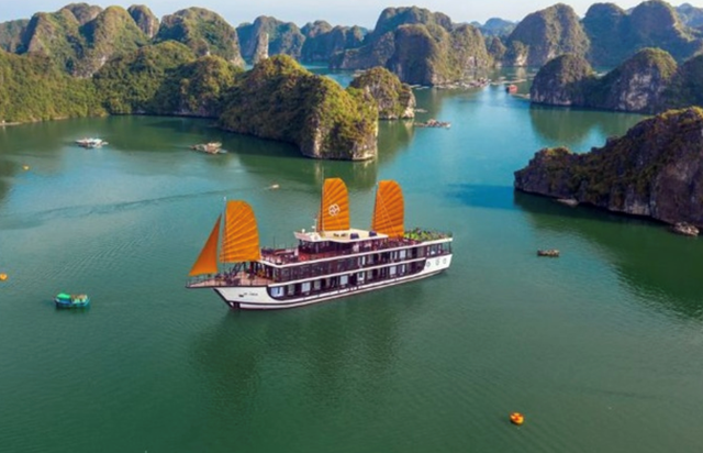 Giunca per crociera baia di Halong