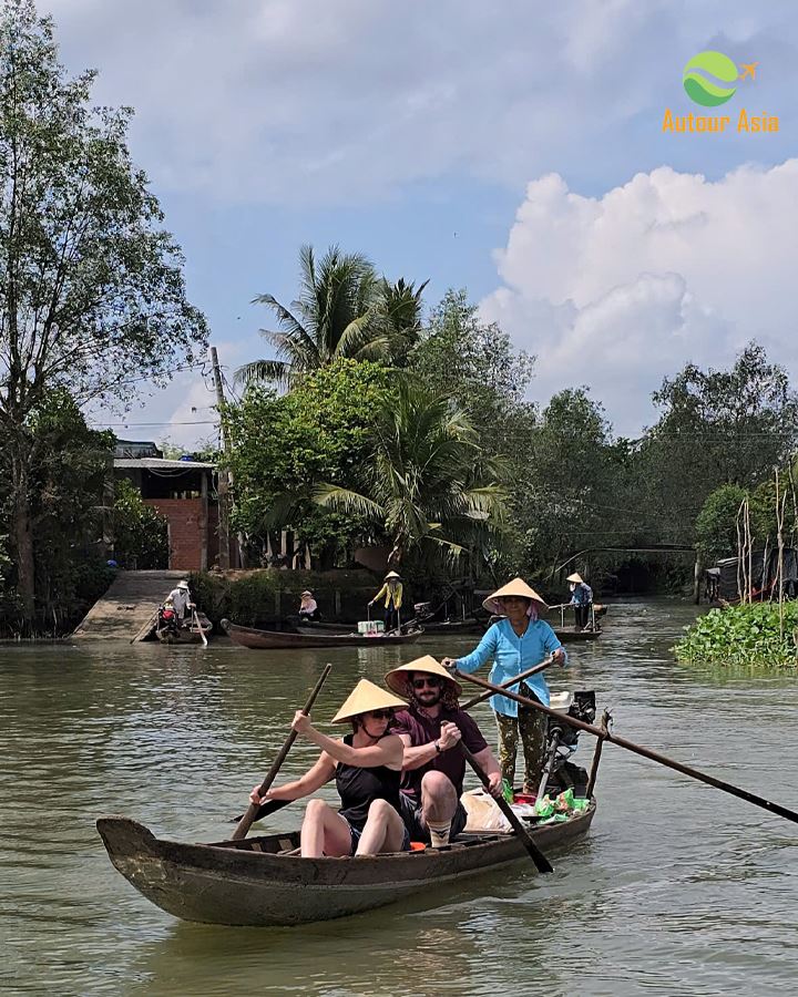 Navigare tra villaggi galleggianti e fiumi del Mekong