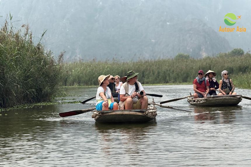 Escursione in barca tra i paesaggi di Ninh Binh