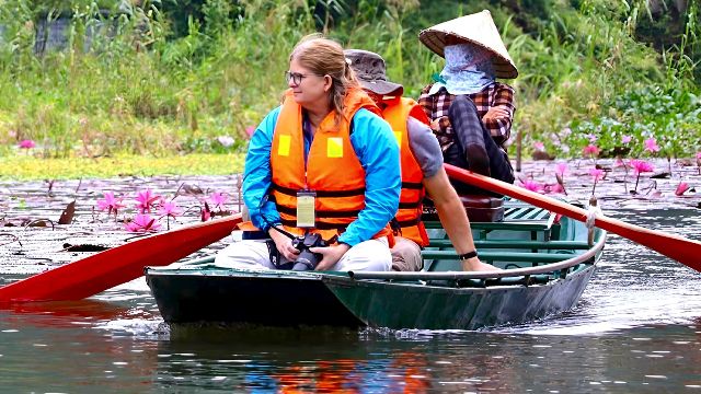 Barca a remi a Ninh Binh
