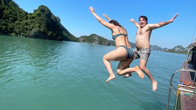 Attività a bordo nella baia di Halong