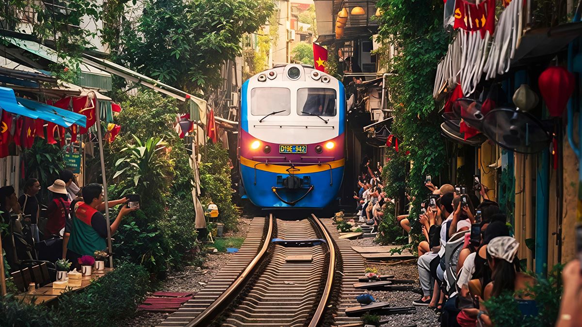 Via dei treni ad Hanoi