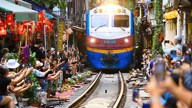 Via dei treni ad Hanoi