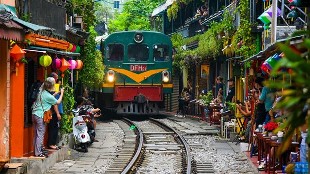 Via dei treni ad Hanoi