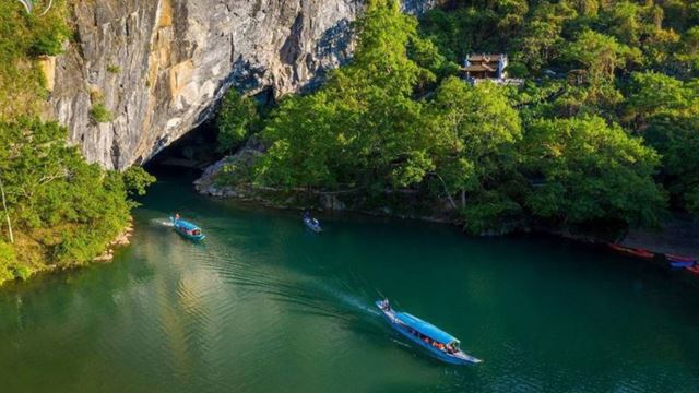 Lingresso spettacolare alla Grotta Phong Nha