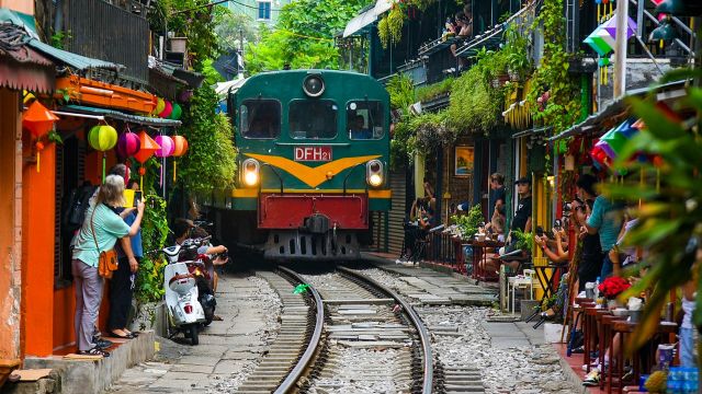 Via dei treni ad Hanoi