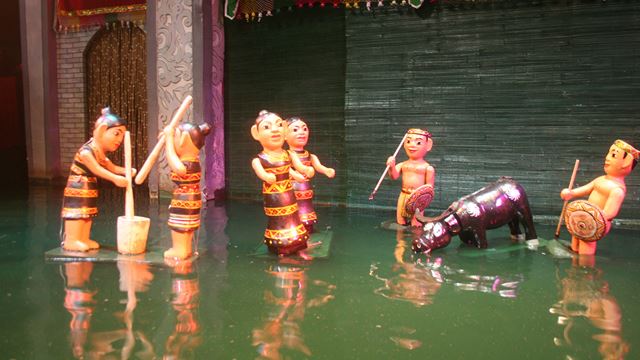Hanoi spettacolo di marionette sull’acqua
