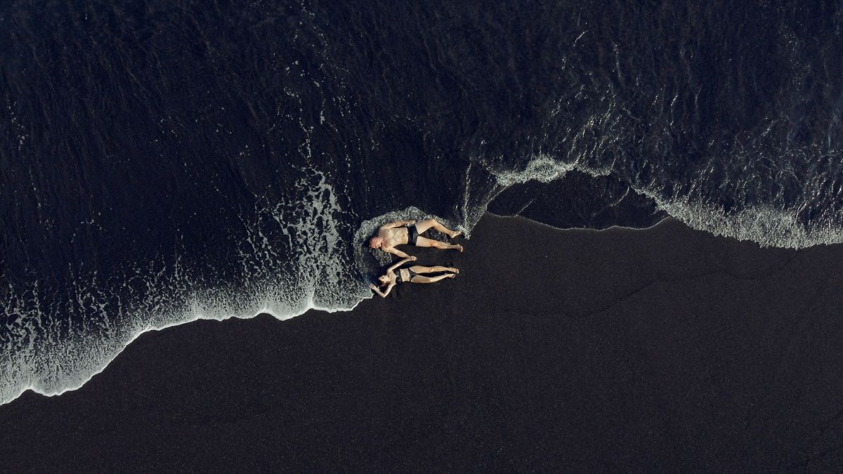 Spiaggia di sabbia nera a Bali