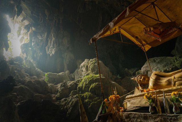 Grotta di Tham Phu Kham, Vang Vieng